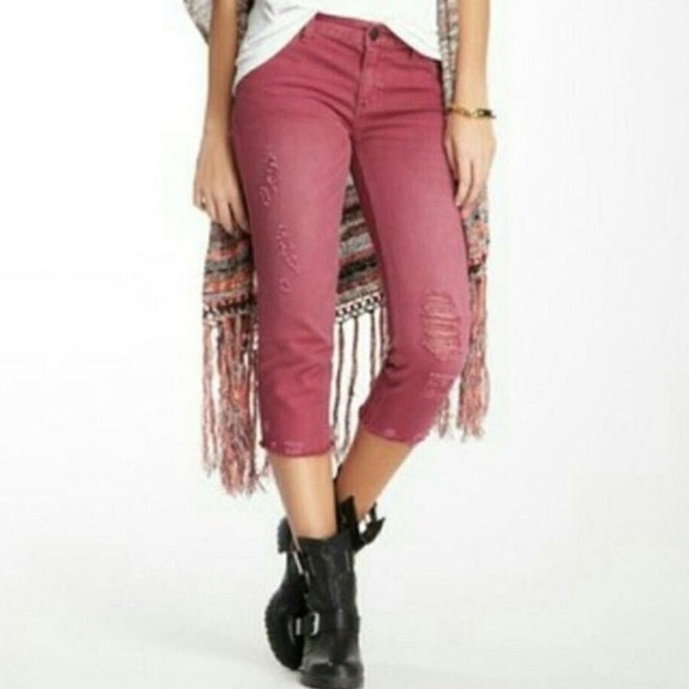 Free People Distressed Whiskers Pale Dark Pink Capris Sz 25‎